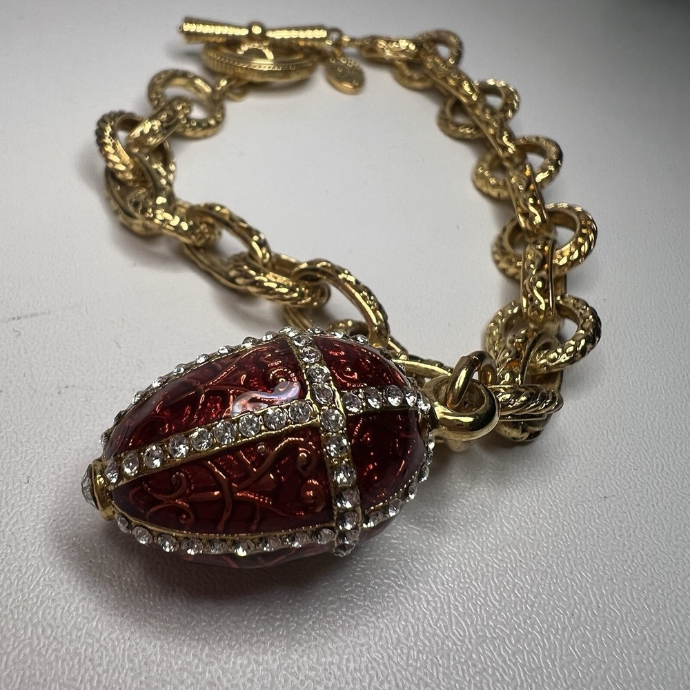 Metropolitan Museum of Art Russian Enamel Red Egg Gold Toned Chain Bracelet Vtg